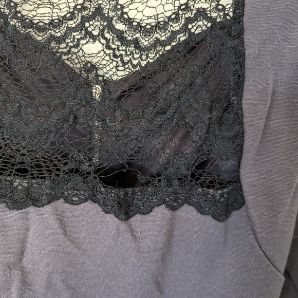 Torrid Size 2 Grey Peplum Top with Lace - Picture 3 of 4